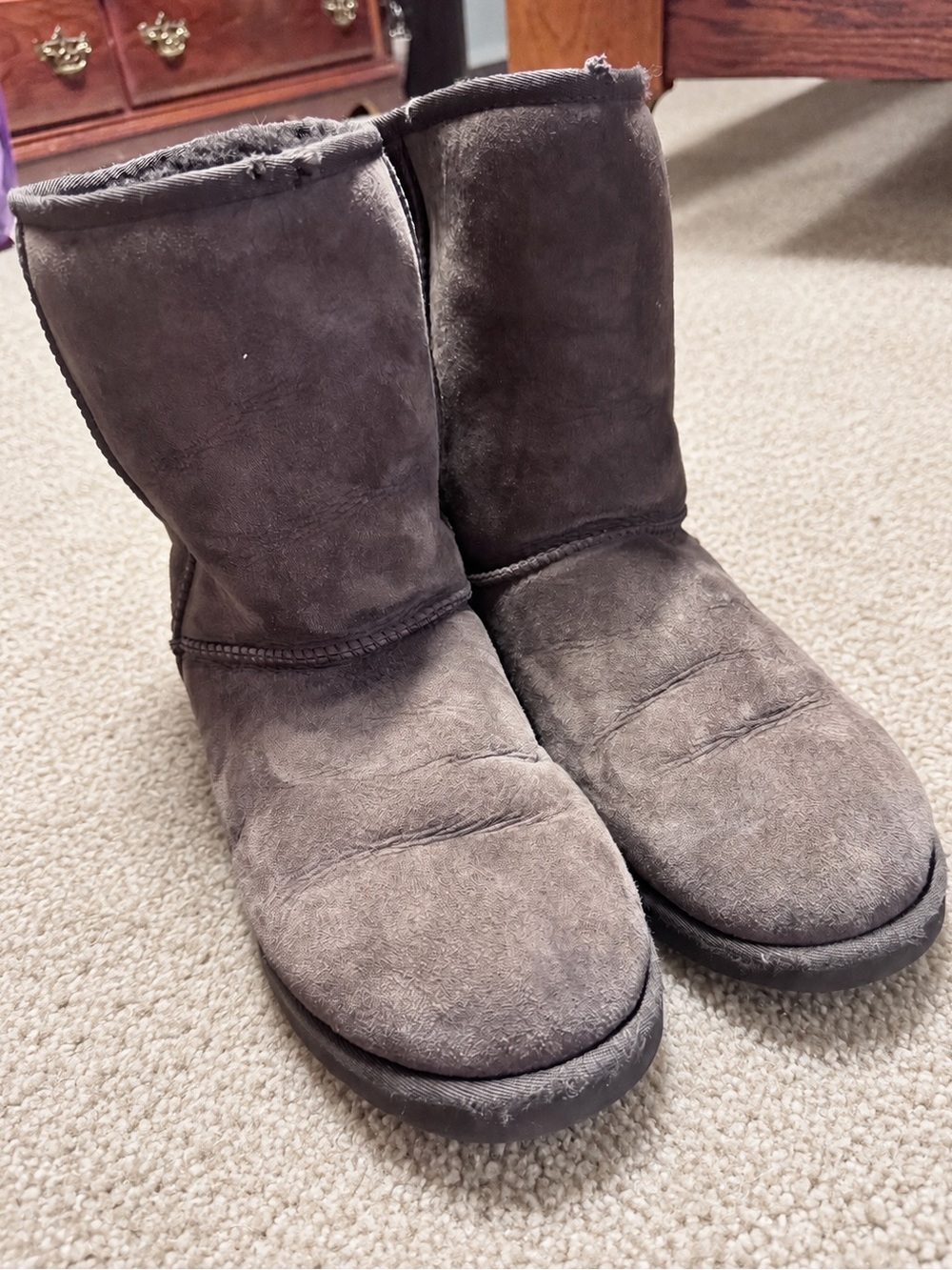 UGG Classic Short Brown Suede Shearling Winter Boots Size 11